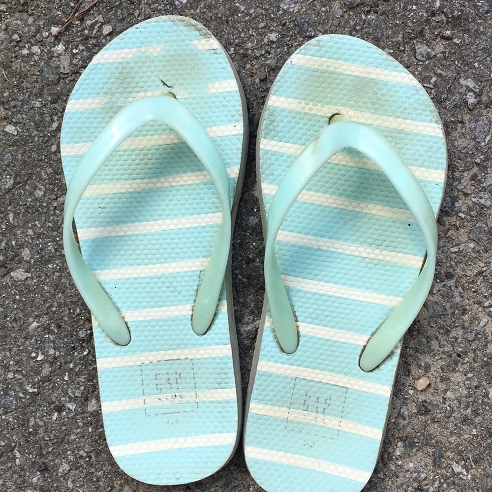 Blue gap flip flops
